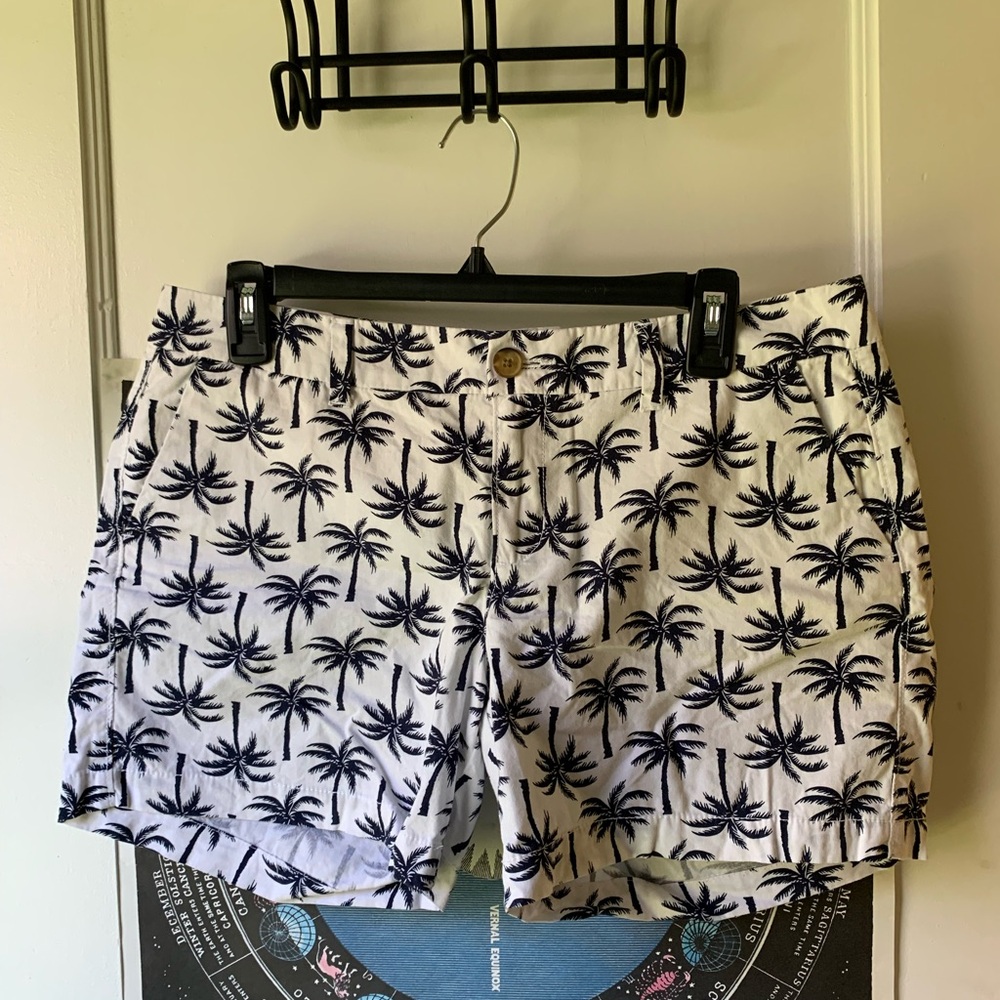 Old Navy White and Navy Blue Palm Print Shorts, 6